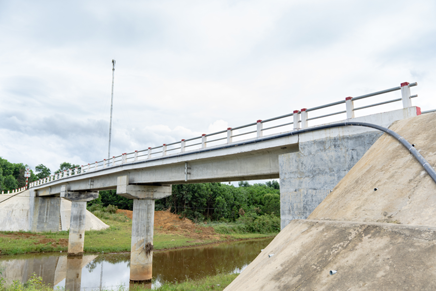 Đường ống nước với tổng chiều dài khoảng 2.090m sẽ đưa nước sạch tới 200 hộ gia đình tại thôn Ka Nôn 1